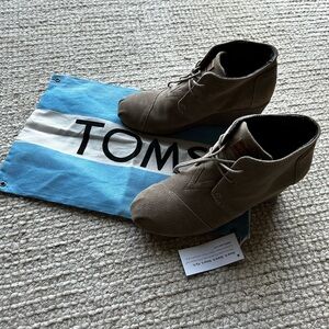 🎉Like new, TOMS, suede booties, size 9.5. Beautiful tan/cream color.